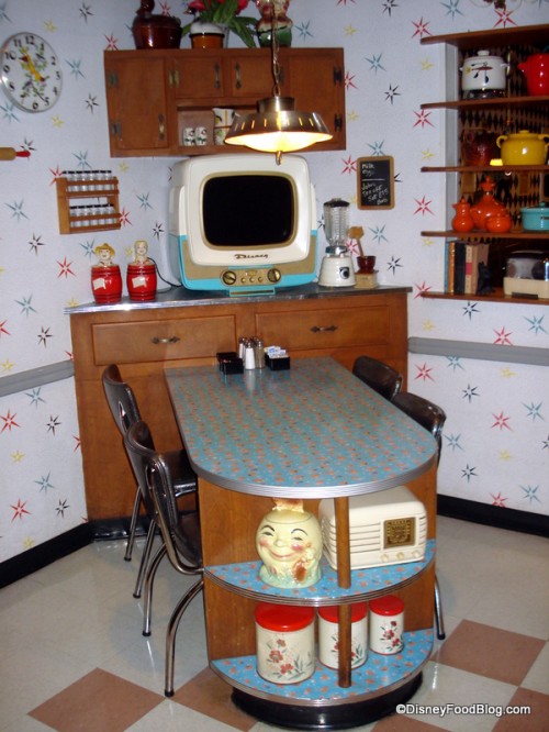 50s-prime-time-tv-table-500x666.jpg