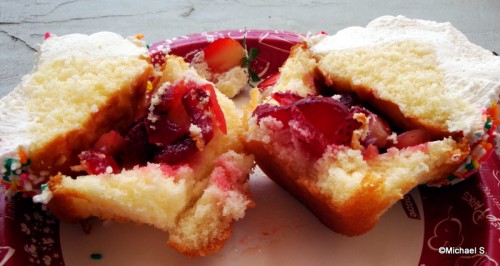 strawberry-shortcake-cupcake-cross-section-500x266.jpg