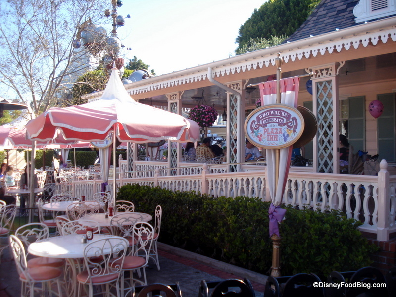 Review: Disneyland Plaza Inn’s Breakfast with Minnie and Friends