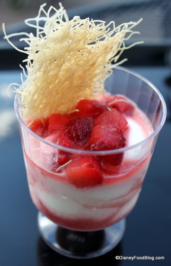 greece-yogurt-and-strawberry-parfait-337x525.jpg