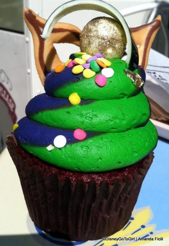 Snack Series: Red Velvet Mardi Gras Cupcake in Disneyland | the disney ...