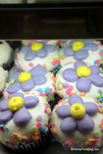 Spring-Flower-cupcakes-350x525.jpg