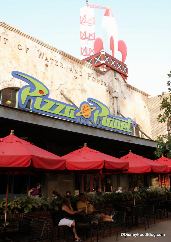 Review: Pizza Planet at Disney's Hollywood Studios | the disney food blog