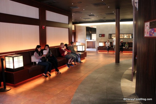 Waiting-area-for-tokyo-dining-and-teppan
