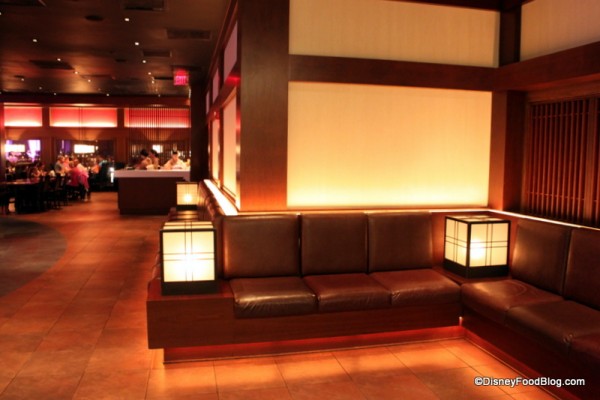 waiting-area-serves-both-tokyo-dining-an