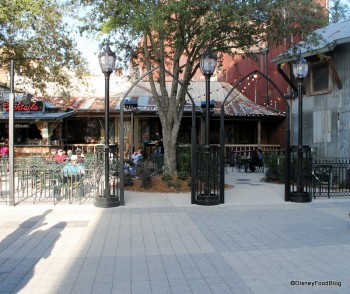 House of Blues The Smokehouse courtyard seating (1)