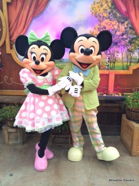 Minnie rocking some springtime dots with Mickey!