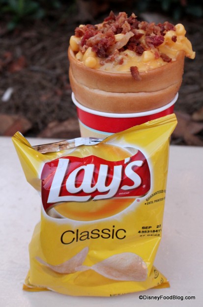 Macaroni and Cheese Bread Cone and Chips