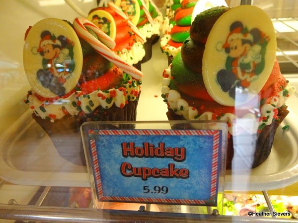 Mickey Holiday Cupcake