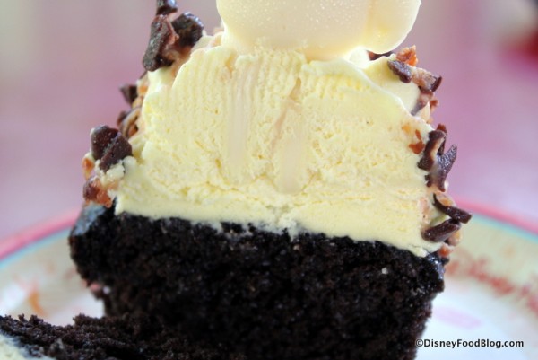 Chocolate-Cupcake-with-Banana-Buttercrea