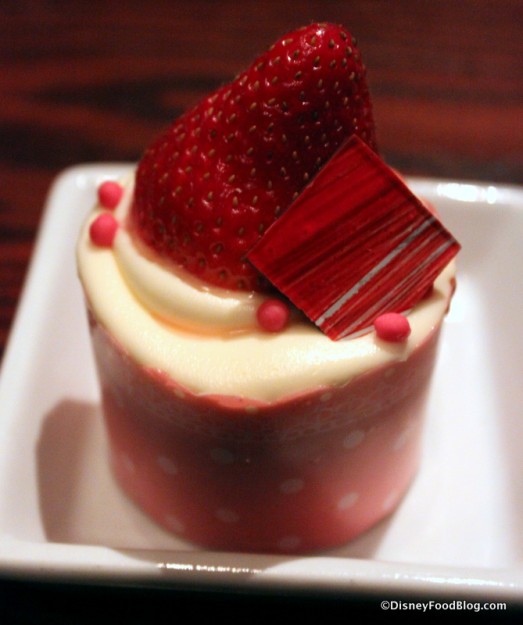 Strawberry Cream Cheese Cupcake