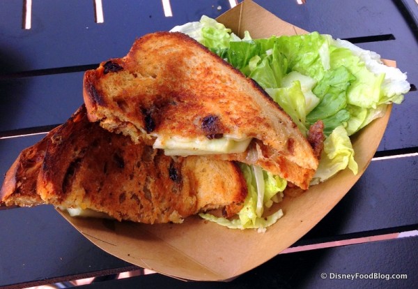 Canadian Cheddar and Apple Grilled Cheese Sandwich