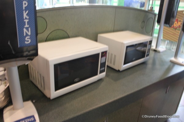 does disney pop century have microwaves