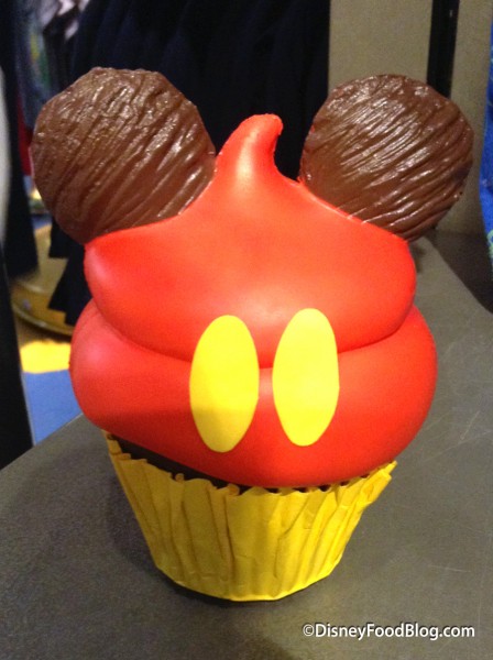 Mickey Mouse Cupcake Magnet