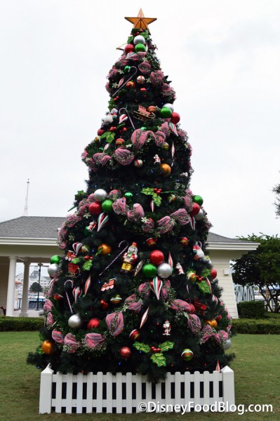 BoardWalk outdoor Christmas Tree