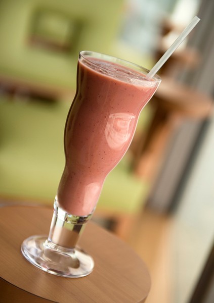 Feel restored with this strawberry smoothie ©Disney
