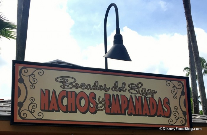 Bocados del Lago Nachos y Empanadas sign