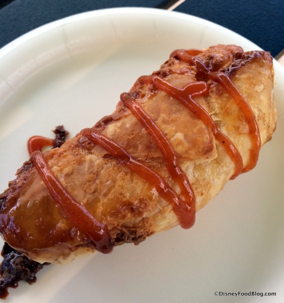 Quesito -- Puff Pastry with Sweetened Cream Cheese and Guava Sauce