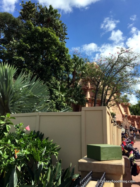 Construction Walls by the Mexico Pavilion