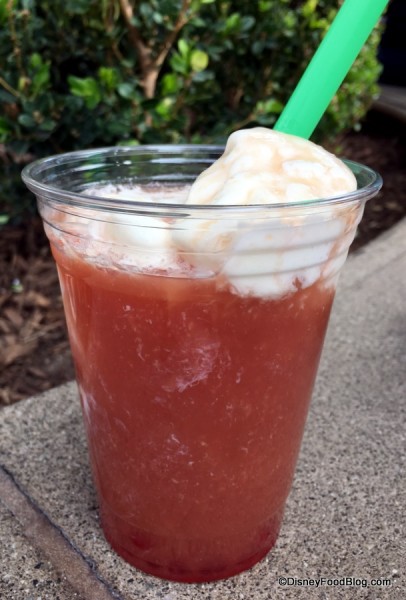 Dole® Pineapple-strawberry Float with vanilla ice cream and strawberry pearls 