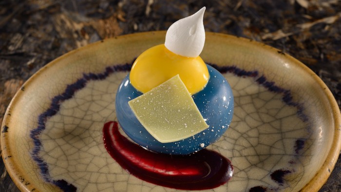 Blueberry Cheesecake with Passion Fruit Curd ©Disney