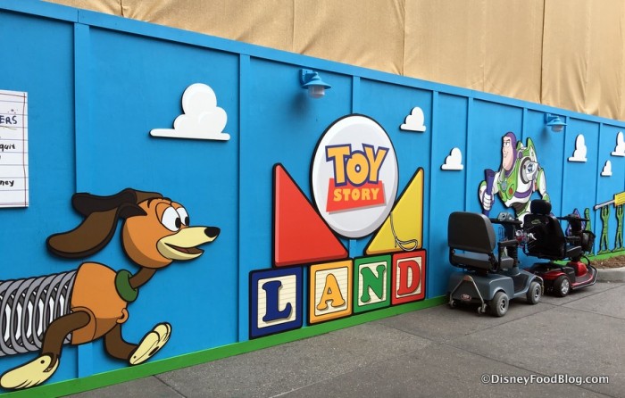 Toy Story Land Construction Walls