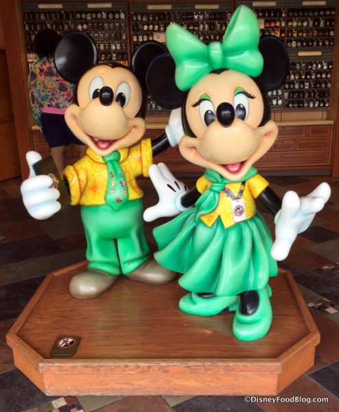 Pin Trading Mickey and Minnie