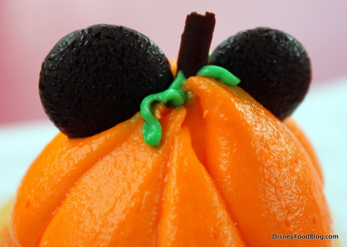 Pumpkin Cupcake Details! 