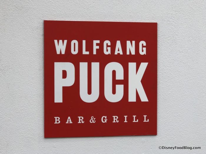 Wolfgang-Puck-Bar-and-Grill-atmosphere-N