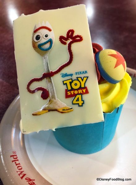 forky-cupcake-world-premiere-food-court-
