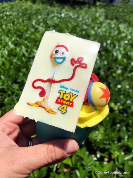 forky-cupcake-world-premiere-food-court-