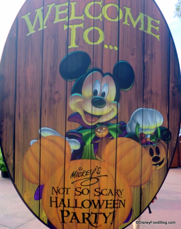 Review Mickey's NotSoScary Halloween Party Treats the disney food blog