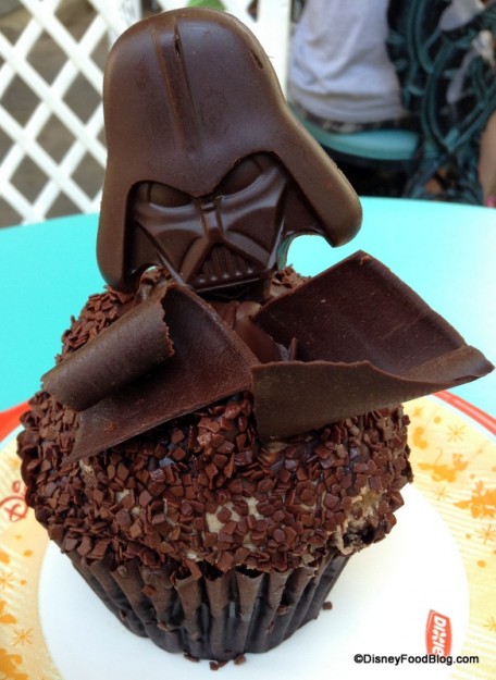 Star-Wars-Weekends-Darth-Vader-Cupcake-2