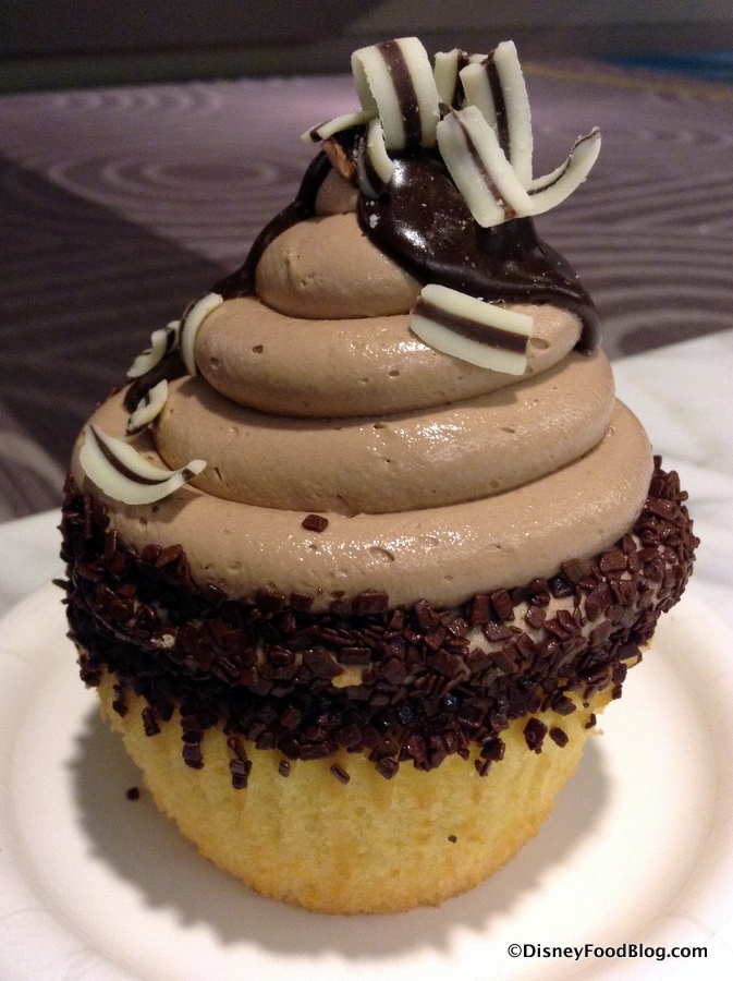 Review: Boston Cream Cupcake at Contempo Cafe in Disney's ...
