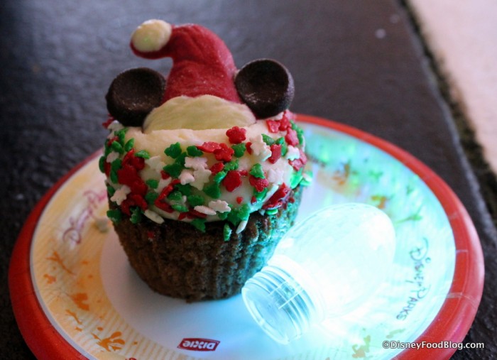 Gingerbread Cupcake with Souvenir Glow Cube
