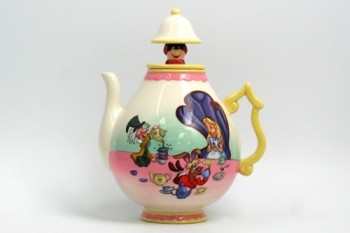 alice-in-wonderland-teapot-500x333
