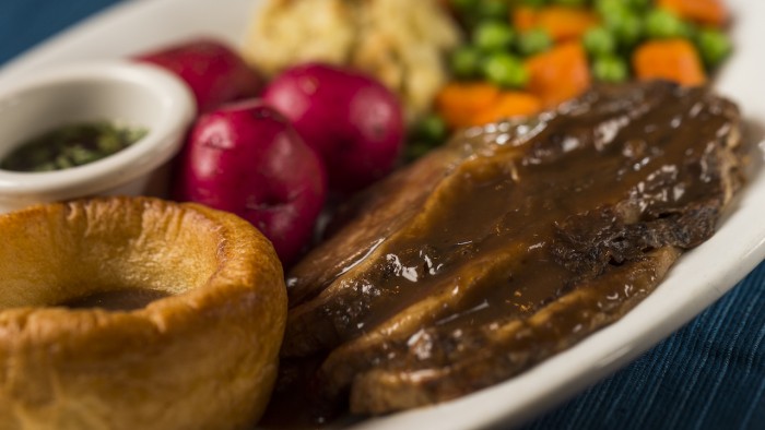Sunday Roast at the Rose and Crown Pub and Dining Room ©Disney