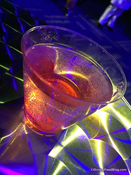 Drinks "glow" in the Light Lab