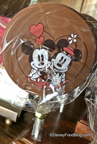Minnie and Mickey Sweethearts Chocolate Pop!