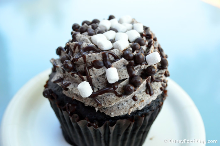 Marshmallow Cookie Crunch Cupcake 
