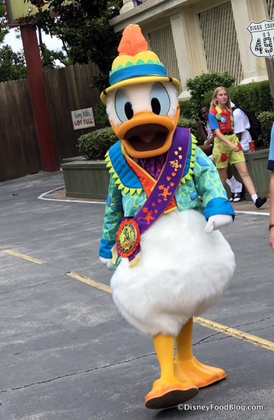 Donald Duck at the Dino-Bash