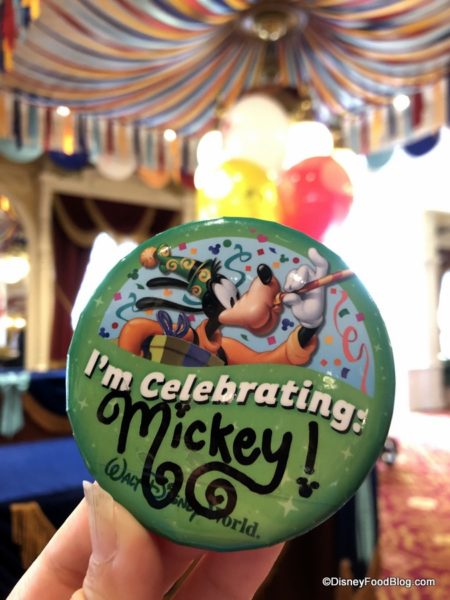 mickey-and-minnies-surprise-celebration-