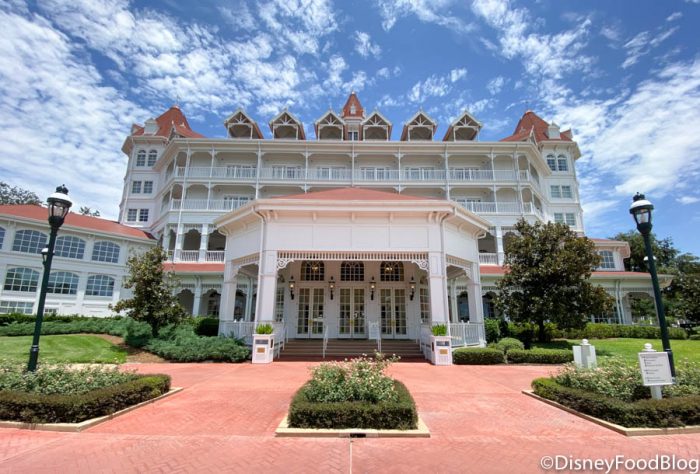 REVIEW! Celebrate the Fourth of July With a Cupcake Trio at the Grand Floridian Resort in Disney World! 