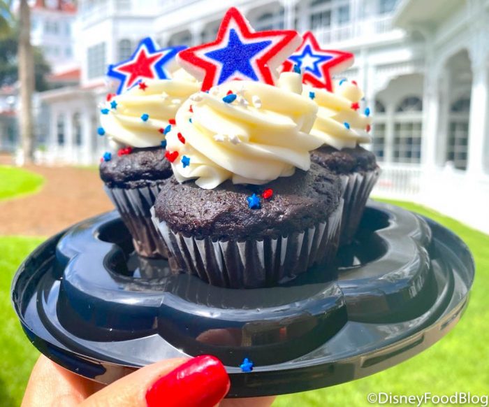 REVIEW! Celebrate the Fourth of July With a Cupcake Trio at the Grand Floridian Resort in Disney World! 
