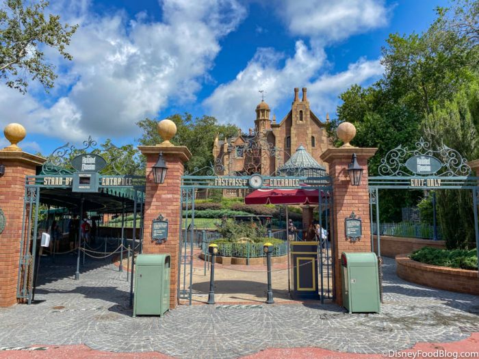 There’s Something MAJOR Missing From The Haunted Mansion in Disney World’s Magic Kingdom 