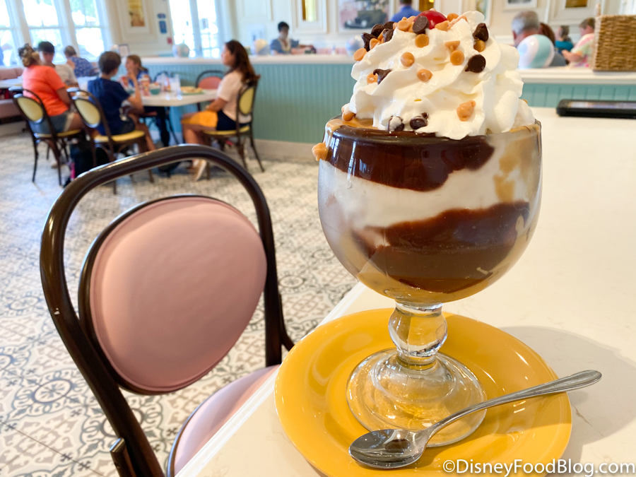 If You Like Beaches and Cream, You Might Also Like the Fountain in Disney World