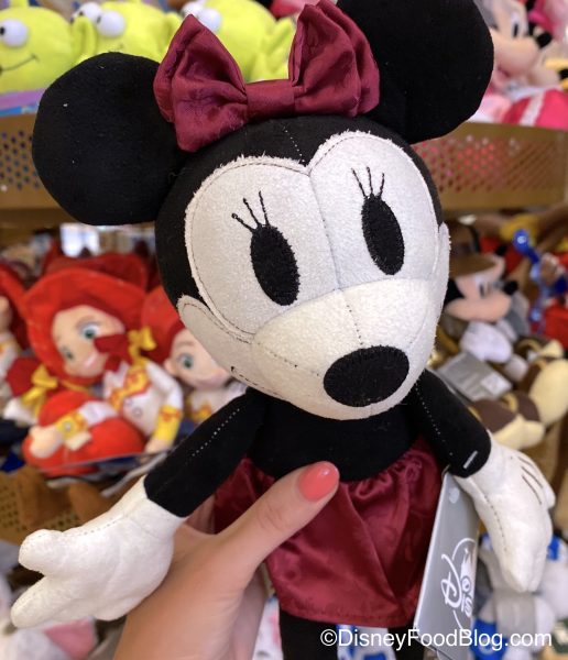 Minnie-Mouse-Plush-Magic-Kingdom-Emporiu