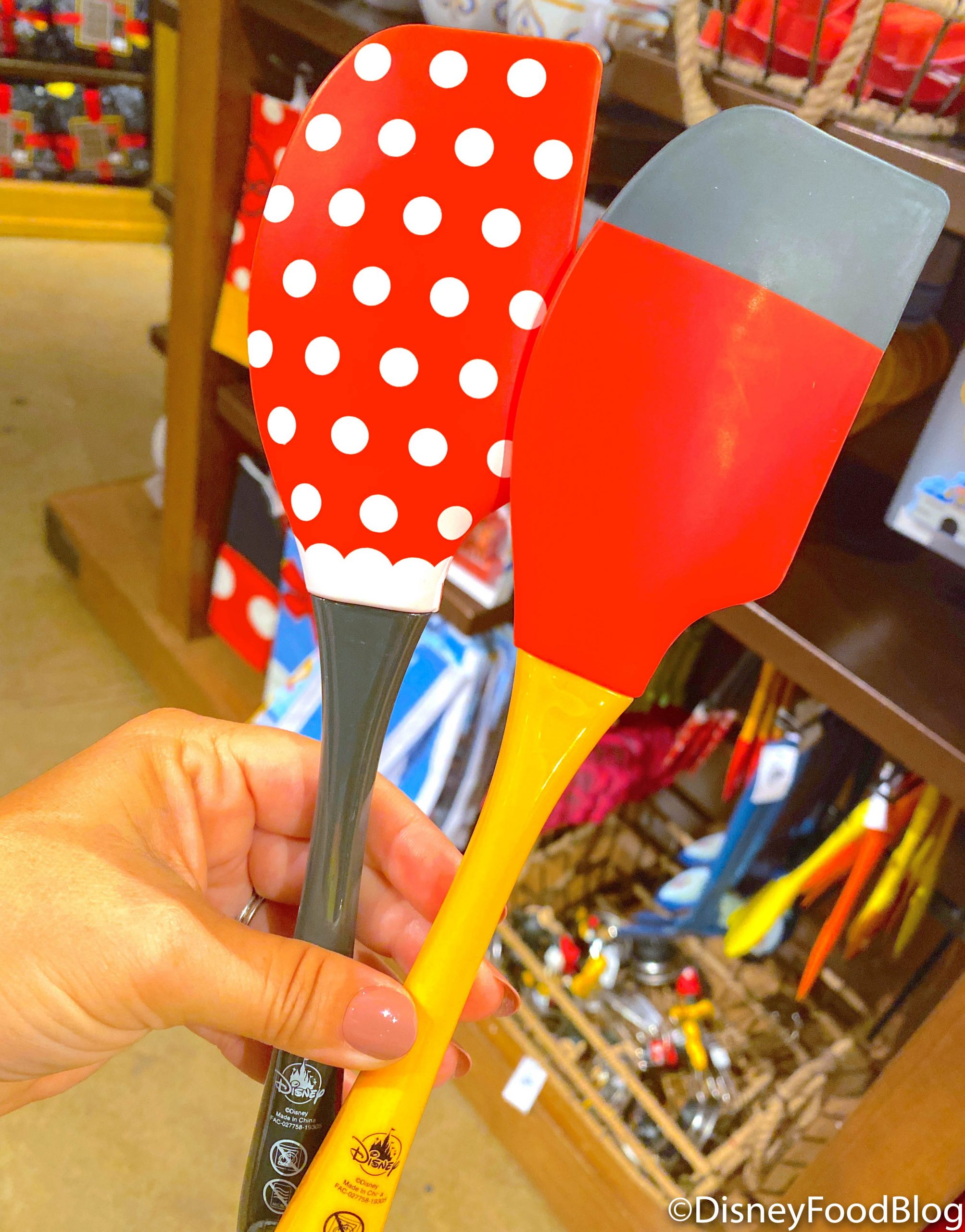https://www.disneyfoodblog.com/wp-content/uploads/2020/09/2020-reopening-wdw-disneys-animal-kingdom-mickey-and-minnie-spatulas-2-scaled.jpg