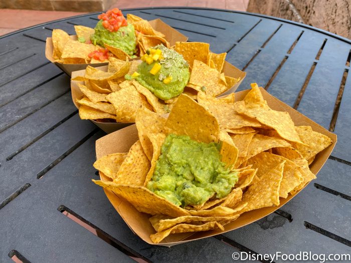 EPCOT-Mexico-pavilion-guacamole-4-choza-