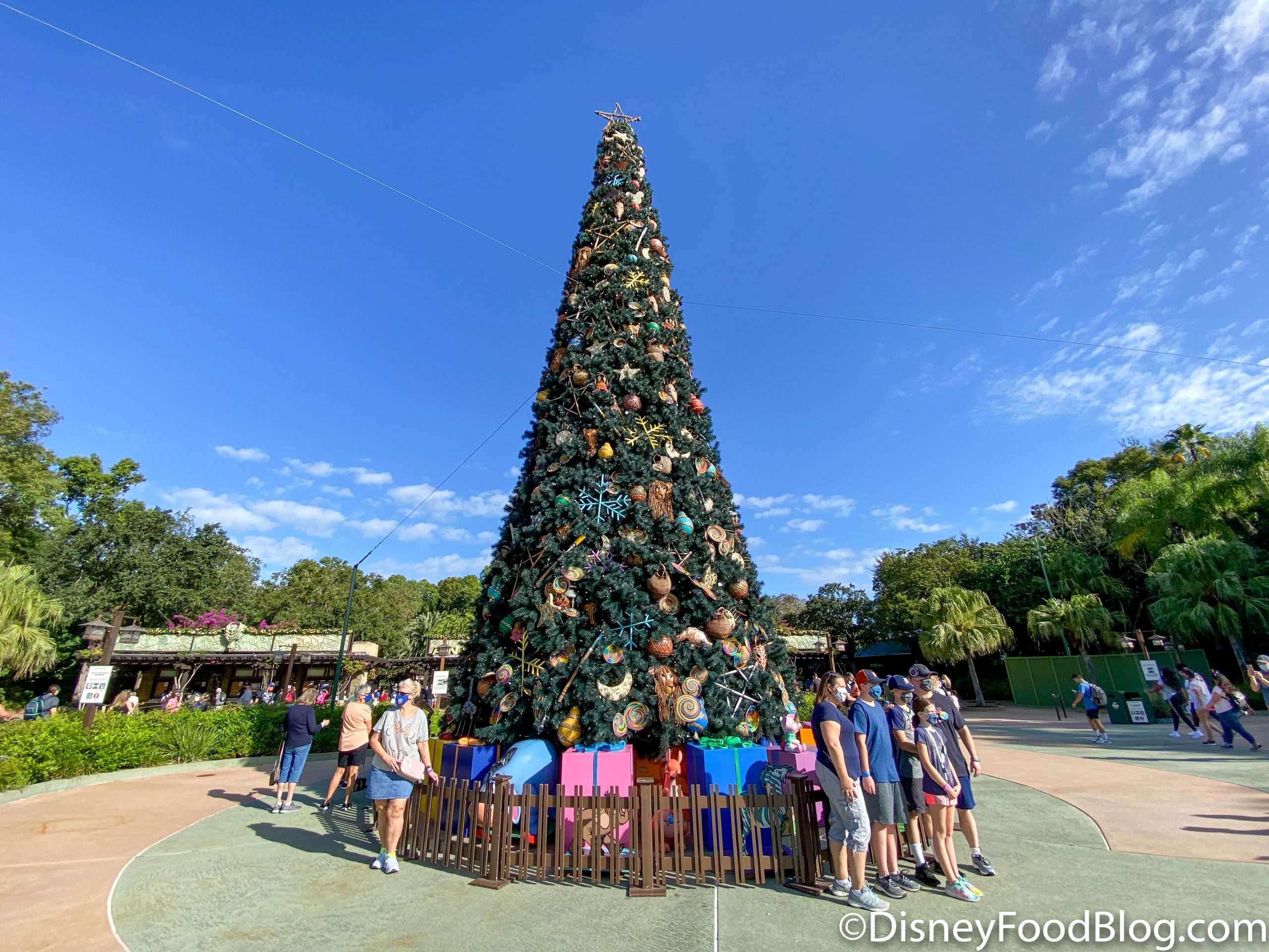 walt-disney-world-wdw-2020-disneys-animal-kingdom-holiday-decorations-christmas-christmas-tree-8-scaled.jpg